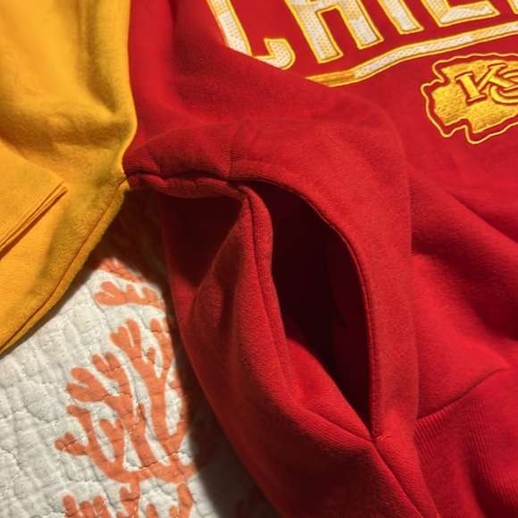 Kansas City Chiefs Hoodie NEW! Size Medium. See photos. - Picture 4 of 5